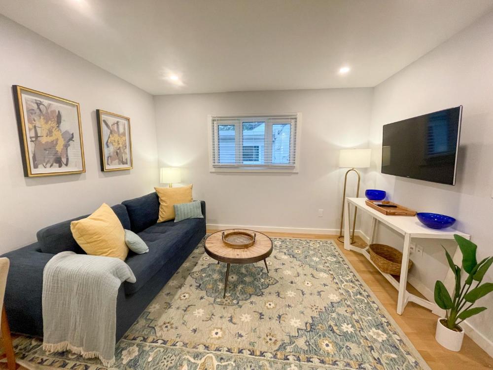 Modern 2 bed,2 bath Gem MIT Central Cambridge